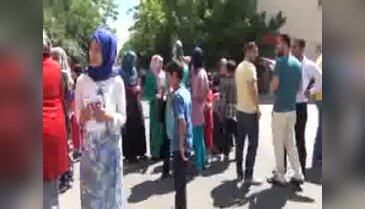12 yaşındaki çocuğun kullandığı otomobil markete girdi