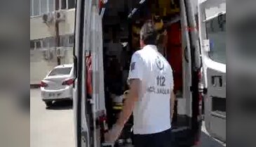 Kırmızı ışıkta silahlı saldırıya uğrayan sürücü polise sığındı