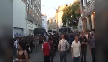 Gösteri yapmak isteyen grup gözaltına alındı
