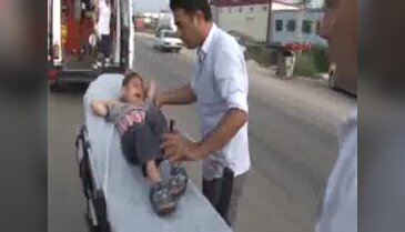 Engelli öğrencilerin servisine kamyon çarptı