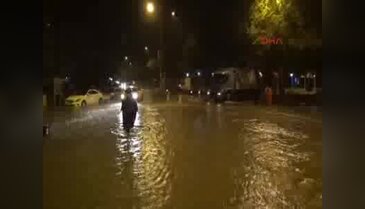 Çanakkale'de sağanak yağmur  ve fırtına hayatı olumsuz etkiledi