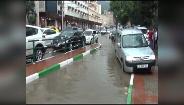 Bursa'da yollar göle döndü