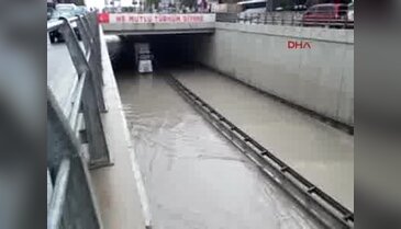 Sağanak yağış Türkiye'yi vurdu