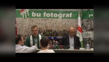 Mert Günok, Bursaspor'a resmi imzayı attı