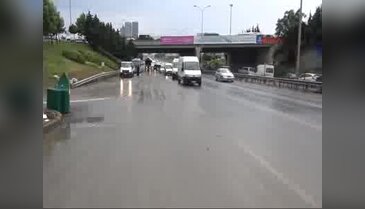 İstanbul'da karayolu yeniden trafiğe açıldı