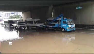 Sağanak yağış İstanbul'u bu hale getirdi