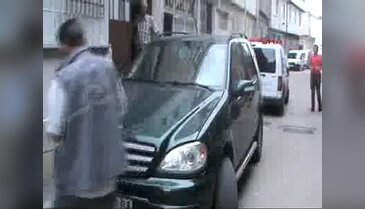 Bursa'da kapısı açık unutulan arabadan 18 bin dolar çalındı