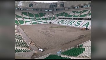 Timsah Arena'nın çimleri seriliyor