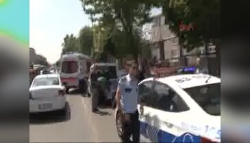 Trafik polisi tartıştığı sürücüyü bacağından vurdu