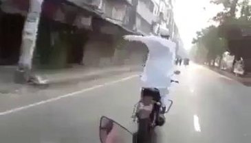Çok tehlikeli motosiklet sürücüsü