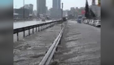 Yollar göle döndü