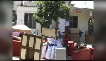 İki aile evsiz kaldı