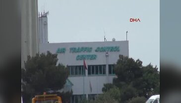 Uçakları taciz etmeye devam ediyorlar