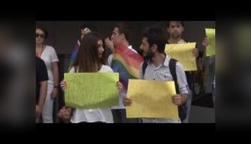Bursa'da LGBTİ'li gruba taşlı saldırı
