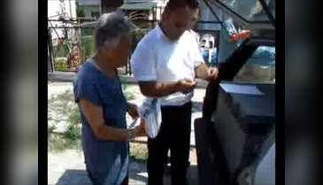 Dubleks evin bahçesinde 40 köpek
