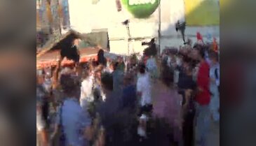Bursa'da Suruç protestoları sırasında bir polis memuru yaralandı