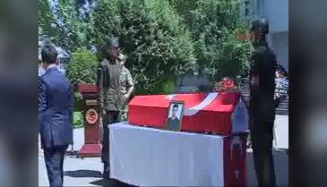 Başbakan Davutoğlu, şehit askerin cenaze törenine katıldı