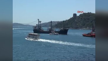 Tarihi yalıya gemi çarptı