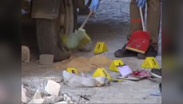 Ak Parti aracının altından bomba çıktı