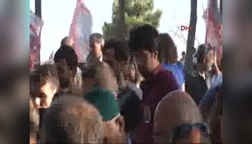 Yan yana gömüldüler...