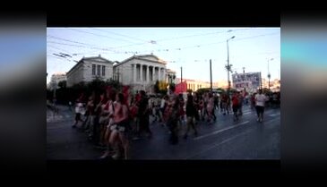 Atina halkı kemer sıkma politikasını protesto etti