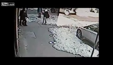 New York Polisi 11 yaşındaki kıza böyle müdahale etti