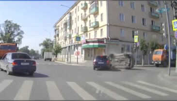 Dönüş yapmak isterken ters döndü!