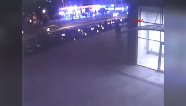 Çocuğa araba çarptı, görüntüler güvenlik kamerasına yansıdı