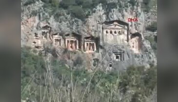 Tarihi kaya mezarları tel örgüyle korunacak