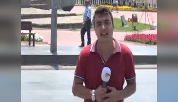 Turistler şemsiyesiz gezmiyor