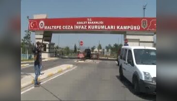 Askeri tabur binasına ateş açıldı