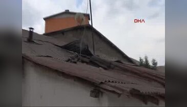 Hakkari'de polise atılan roket evin damına düştü