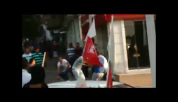 Bursa Kent Meydanı'nda dehşet! Seyyar satıcı zabıtayı bıçakladı!