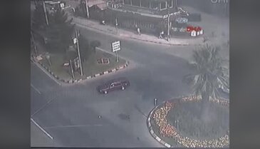 Düğün arabasının önünü kesmek isteyen çocuklara araba çarptı