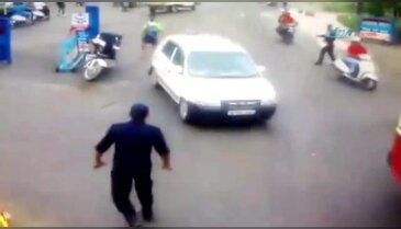 Alkollü sürücü eze eze kaçtı