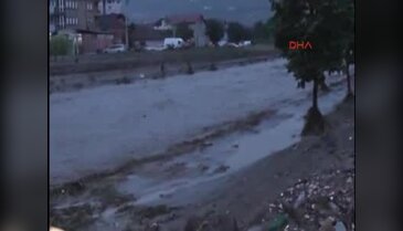 Balkanları sağanak yağış vurdu