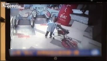 Bir yürüyen merdiven kazası daha