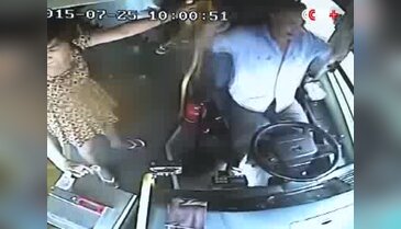 Kan kusan otobüs şoförünü yolcular kurtardı
