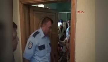 Bursa İnegöl'de çöp evden 10 kamyonet çöp çıktı