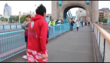 Londra köprüsünden atlayan sorunlu birey