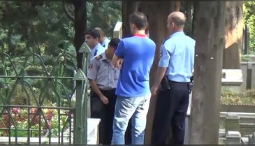 Bursa'da mezarlıkta intihar etti
