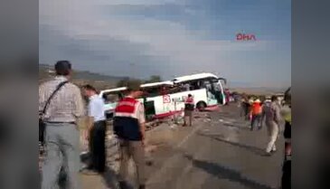 Tur otobüsü devrildi 4 ölü, 38 yaralı
