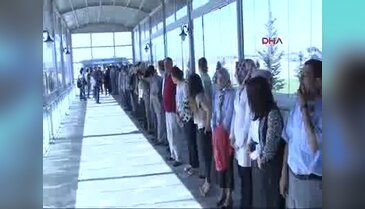 Müezzinoğlu PKK'lıların kaçırdığı 112 görevlileri ile görüştü