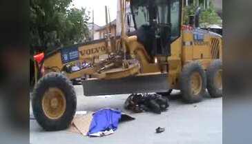 İnegöl'de iş makinesine çarpan motosiklet sürücüsü hayatını kaybetti