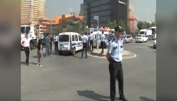 Belediye önünde silahlı kavga