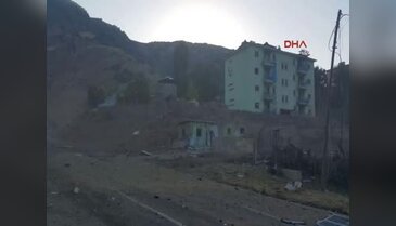 Bomba yüklü minibüs nizamiye önünde patlatıldı 1 asker ile 4 sivil yaralı
