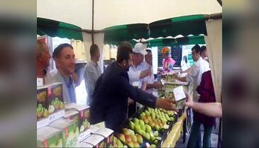 Tonlarca armut dağıttılar