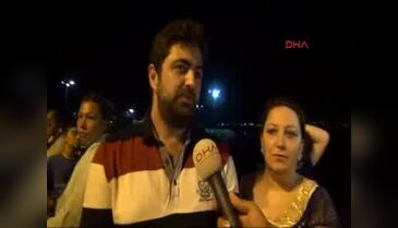 Deprem kurbanları için 03.02'de denize karanfil bırakıldı