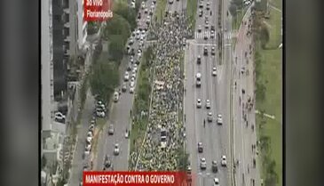 Yüzbinlerce kişi hükümeti protesto etti