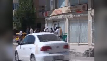 Suriyelilerin kimlik kuyruğu